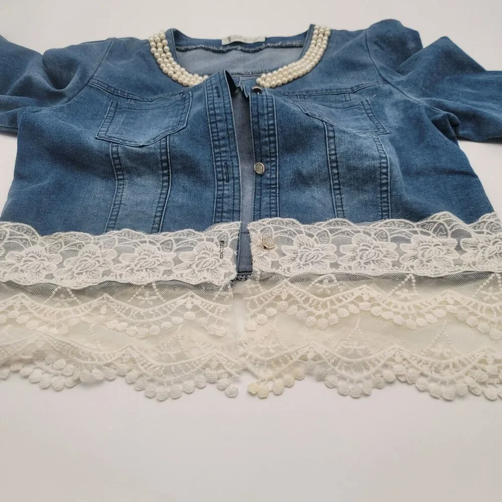 Pearl & Lace Embellished Denim Jacket By LXXY Size 6 Cropped Jean Light Wash